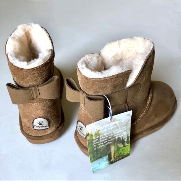 New Bearpaw Girls Short Bow Boots Size 